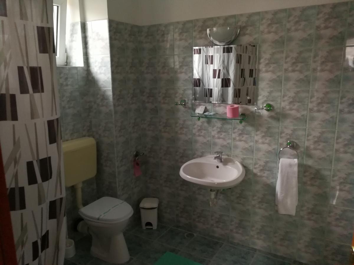 Hotel Lotus Arad Eksteriør bilde